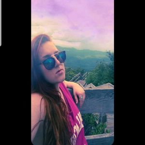 Meet your Posher, Abby